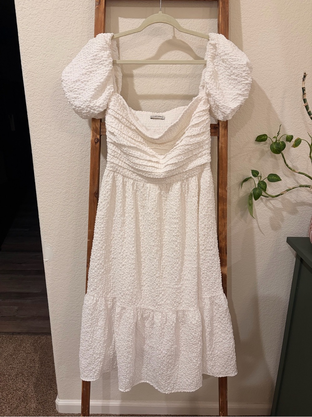 Abercrombie White Textured Puff Sleeve Midi Dress Large